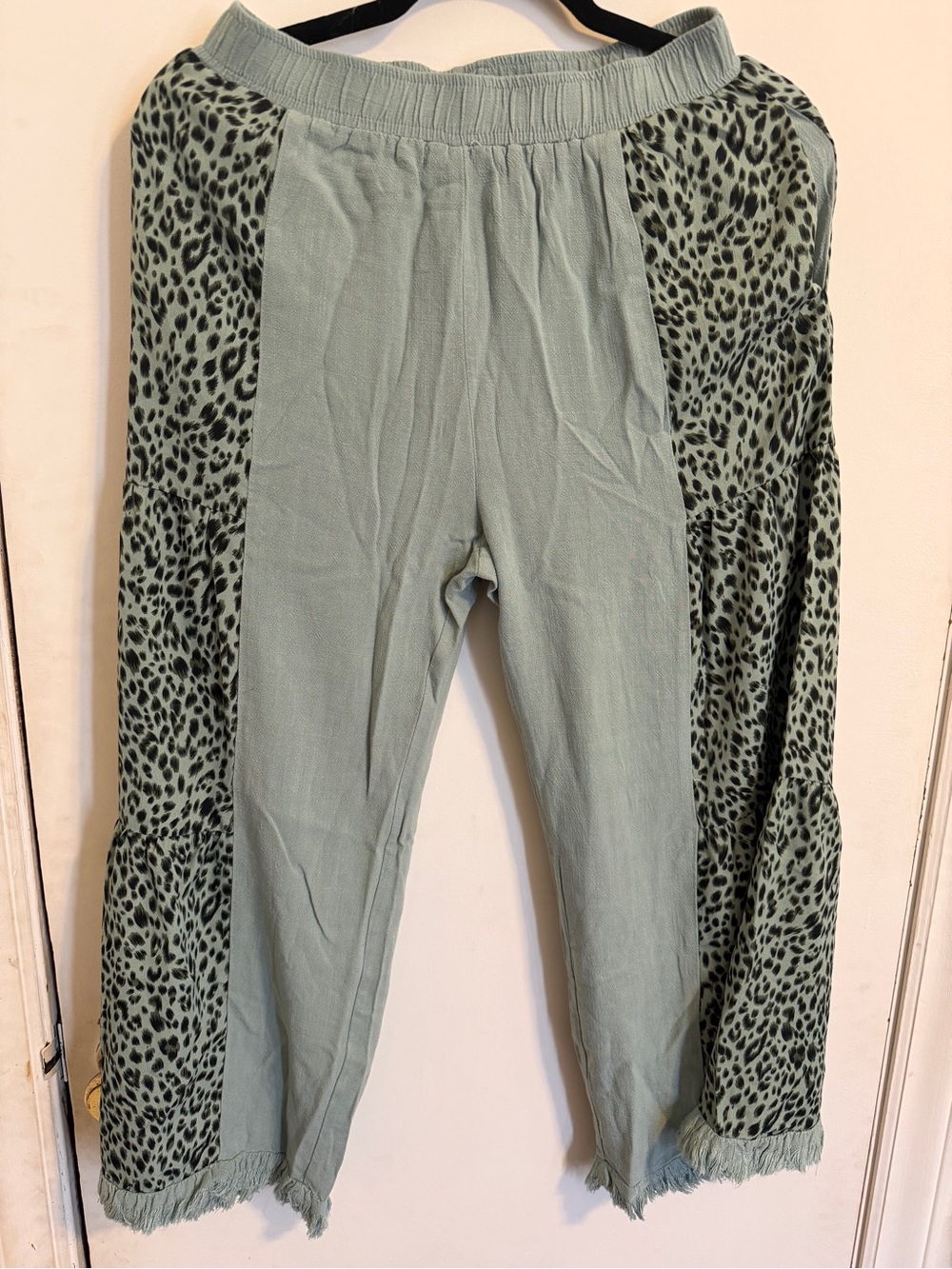 Umgee Sage Green Elastic Waist Pants with Tassel Detail Size Small BNWT